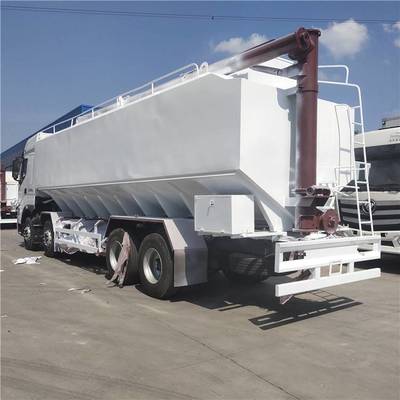 柳汽乘龍前四后八40方散裝飼料車 高效可靠的農(nóng)牧運輸解決方案