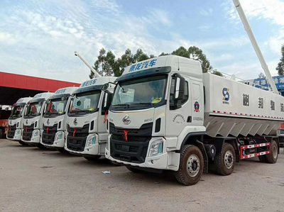 東風柳汽32方散裝飼料車 高效運輸與可靠性能的完美結合