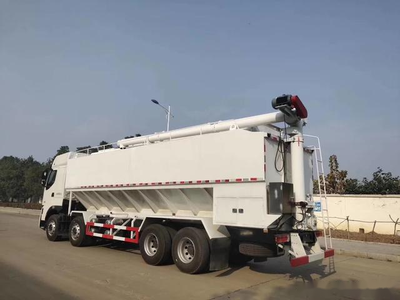 國六柳汽乘龍散裝飼料車 專業(yè)高效的農(nóng)業(yè)運輸解決方案